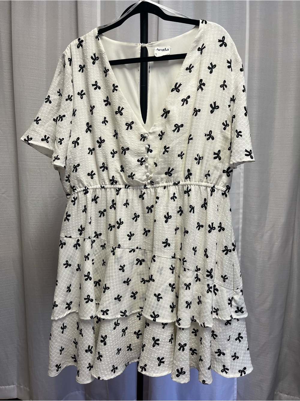 Arula dainty black bow-tie pattern off-white Swiss dot dress | size 14-16